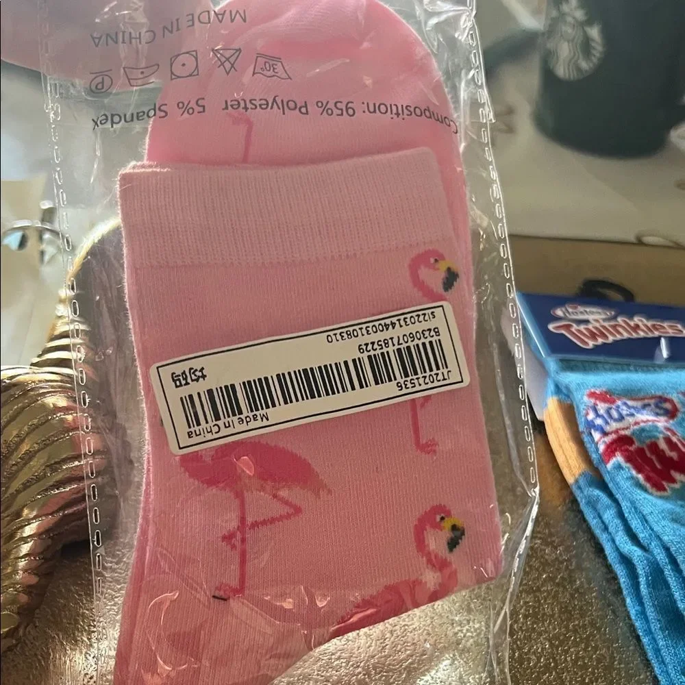 1183=** Hostess Twinkies & Flamingo Socks Set.